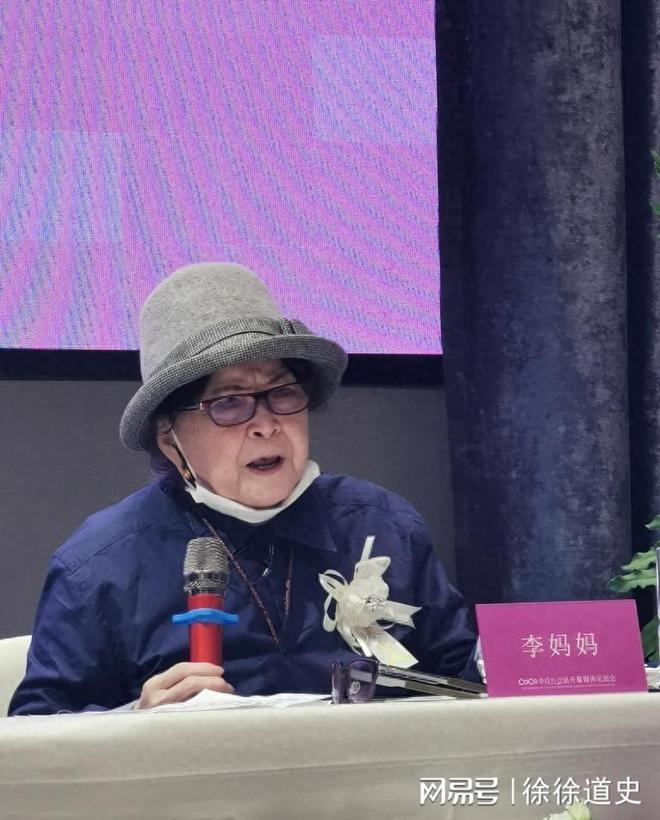 李玟母亲是她88岁高龄曾是北大校花失去丈夫后一人抚养仨女儿